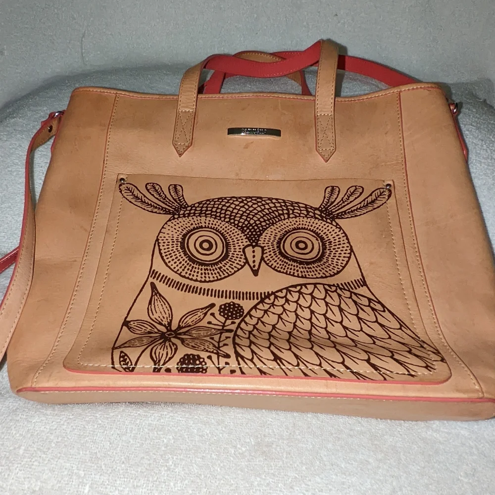 Tannino Cuero leather bag with owl details. Made in Colombia.
